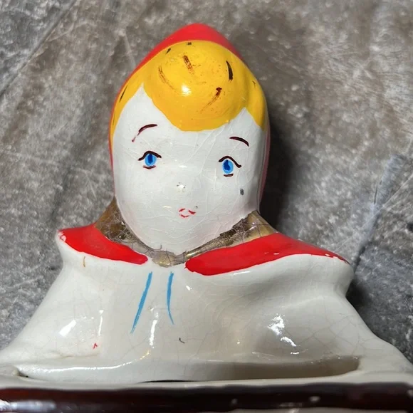 Vintage 1940's Rare Hull Pottery Little Red Riding Hood Wall Pocket Planter